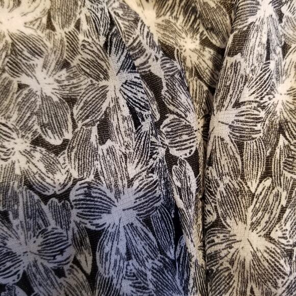 Black & White Stretch Layered Skirt Comfortable Floral Skirt Women's Size L - Picture 7 of 7